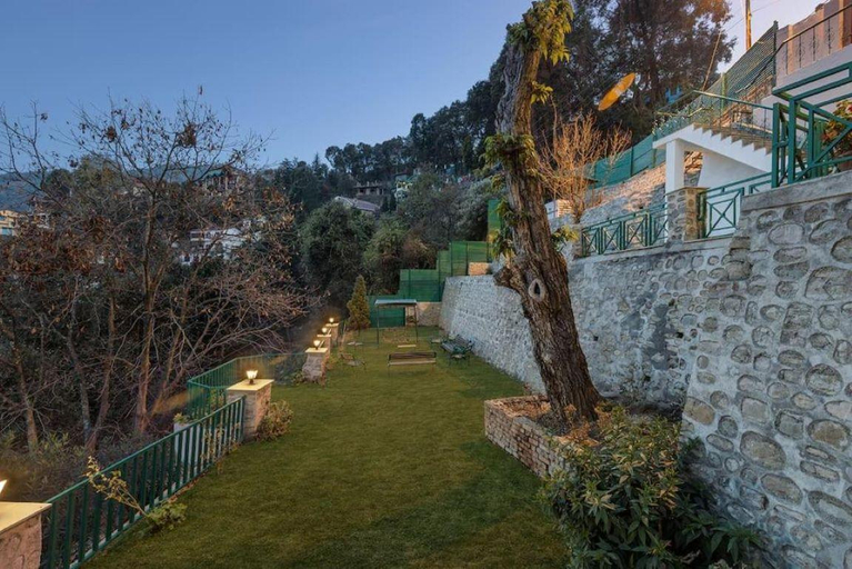 Exterior & Views