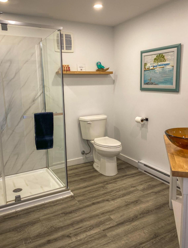 Bathroom 3, Creekside RnR, Kent