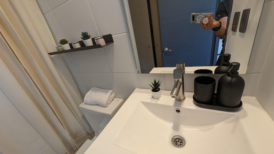 Bathroom 4, Santa Elvira Apartments, Cordillera