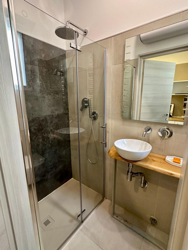 Bathroom 4, Bienbi Trieste, Trieste