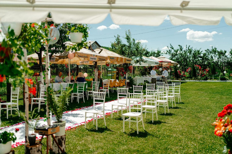 Food & Drinks, Vila Norina, Corbeni
