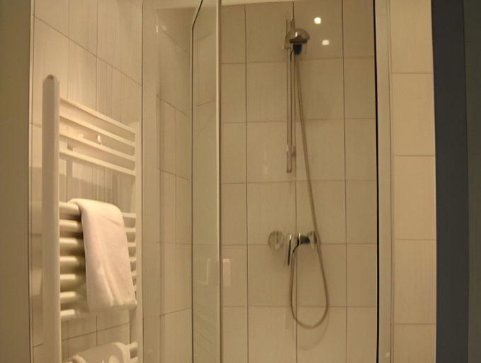 Bathroom 2, Jakoberhof, Augsburg