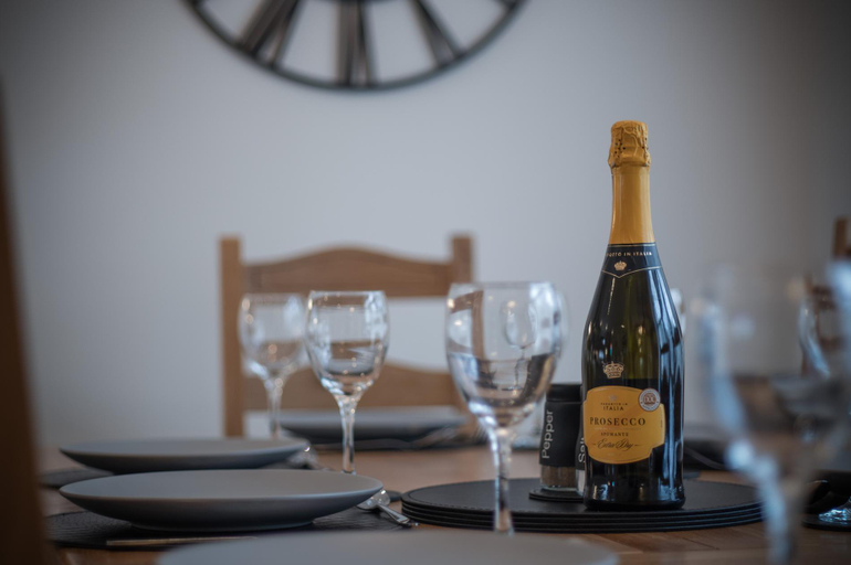 Food & Drinks, Pendeilo Villa - 5 Bedroom Holiday Home - Amroth, Pembrokeshire