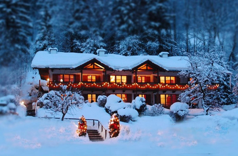 Exterior & Views