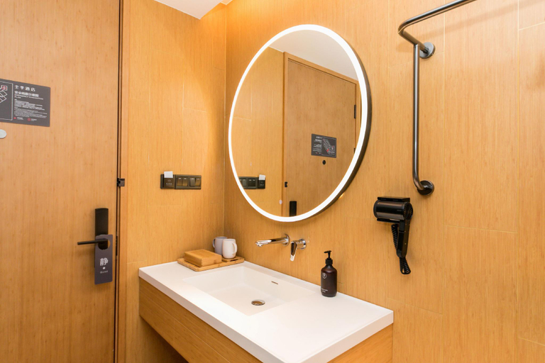 Bathroom 4, Ji Hotel Xi'an Jinye Road Digital Technology Park, Xi'an