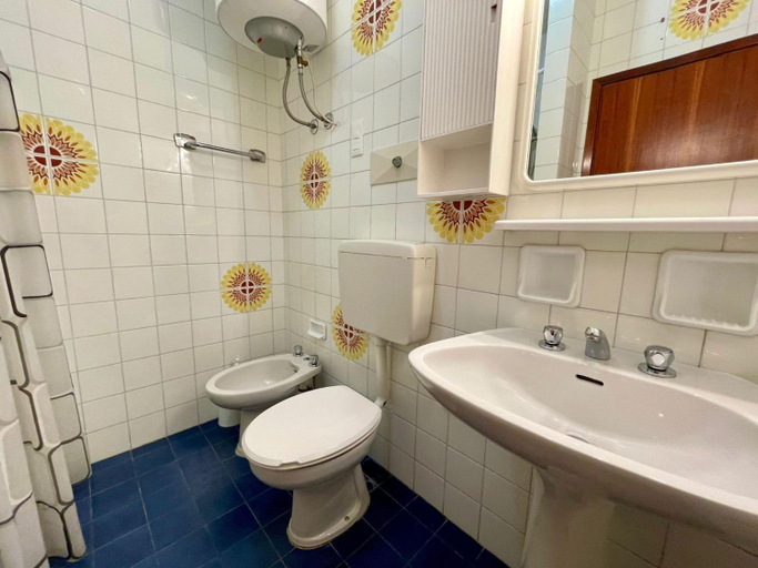 Bathroom 2, Flat by the sea with sunny terrace - Beahost, Venezia