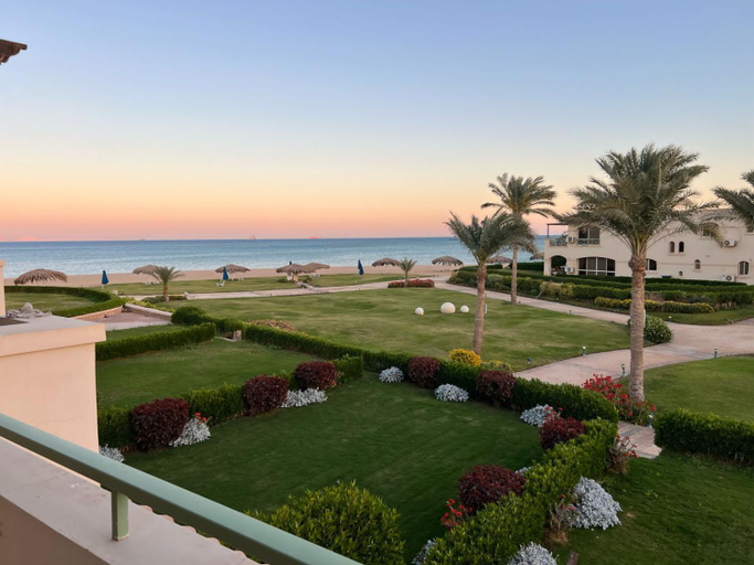 Others 4, LA VISTA 5 Beachfront 265m Luxury Villa, 'Ataqah