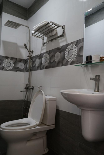 Bathroom 4, HongKong1 Hotel, Qui Nhơn