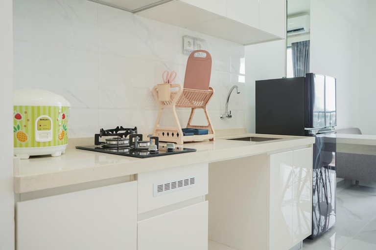 Others 4, Comfort Design 2BR Sky House BSD Apt By Travelio, Tangerang Selatan