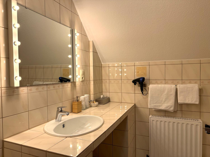 Bathroom 4, Hotel Tannenhof, Gießen