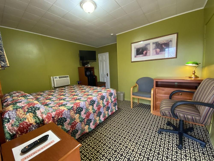 Bedroom 2, Lincoln Motel, Lincoln