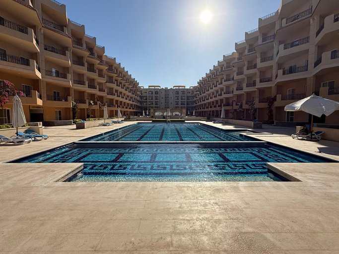 Sport & Beauty 4, Luxury Selena Bay Apartment- Private Beach, Kite School 5 Pools, Al-Ghurdaqah