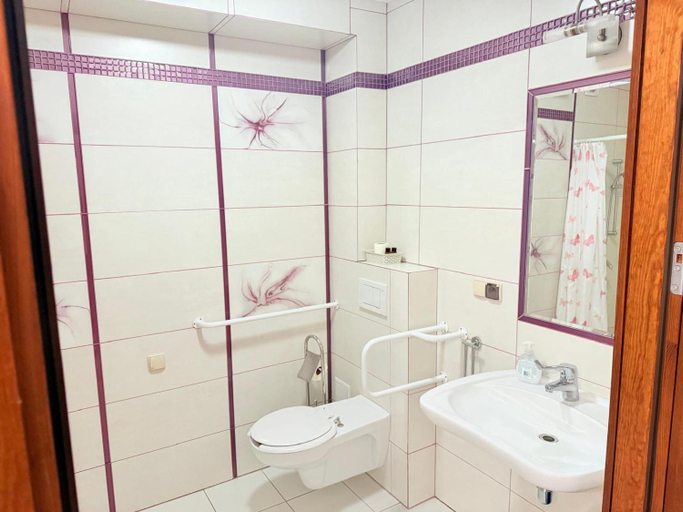 Bathroom 3, Pokoje noclegowe KASZTEL - Lowisko, Rzeszów