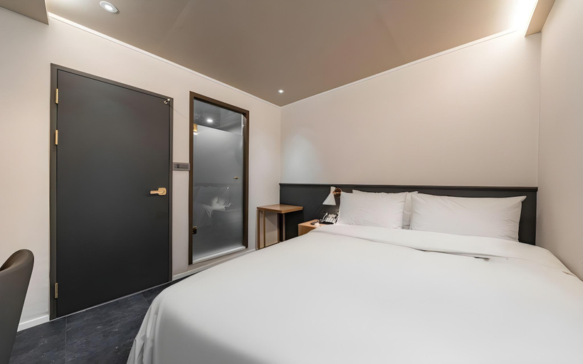Bedroom 2, Number 25 Sinchon Branch, Mapo