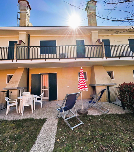 Garden 2, Charming apartment near the beach with pool, Venezia