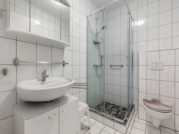 Bathroom 3, Charmante Ferienwohnung in Kirchdorf Insel Poel, Nordwestmecklenburg