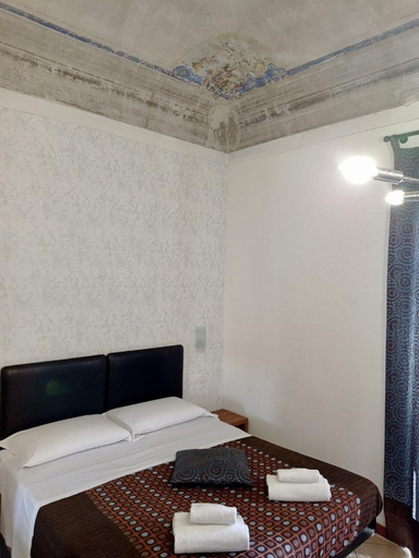 Bedroom 4, Adelaide House, Florence