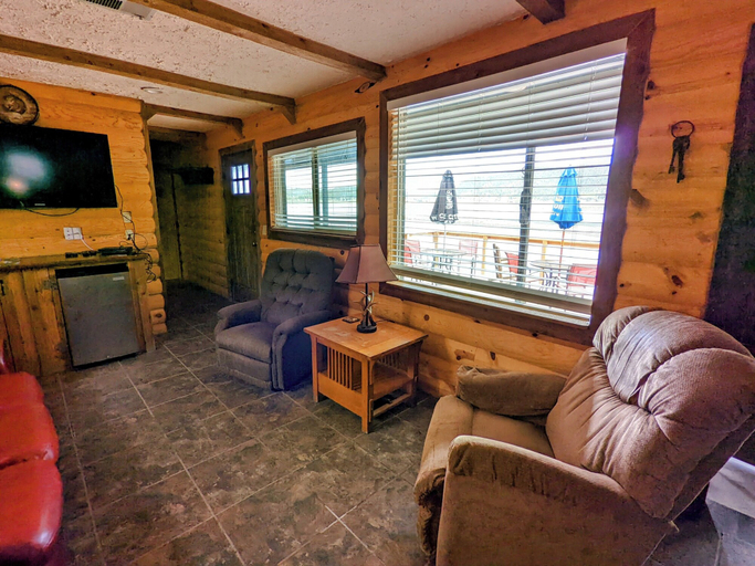 Living area 3, Lakeview Cabin, Garfield