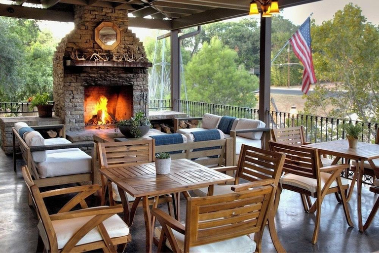 Food & Drinks 4, The Lodge Above Town Creek, Gillespie