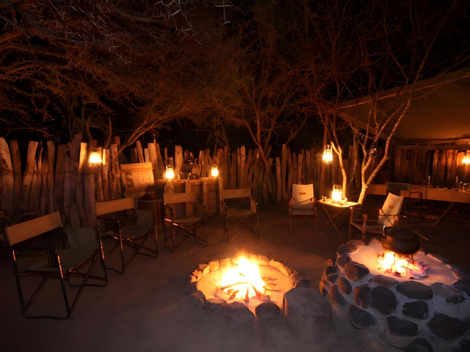 Food & Drinks 4, Quatermains 1920s Safari Camp, Cacadu