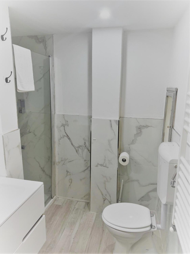 Bathroom 3, MaMa'S House, Bologna