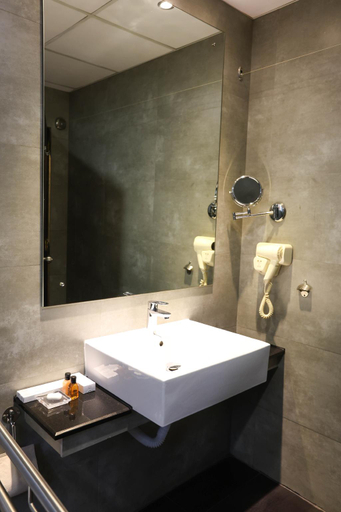 Bathroom 5, Best Western Elyon Colombo, Thimbirigasyaya