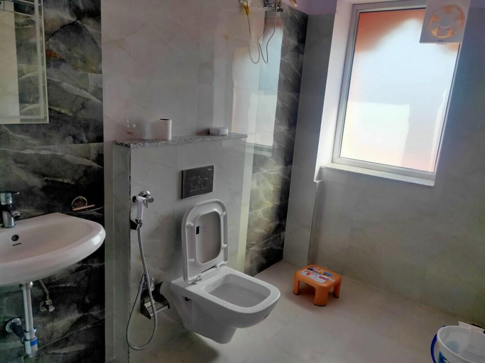 Bathroom 3, The Jungle Heart , Sawai Madhopur