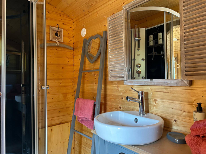 Bathroom 2, MAS DU TEMPS PERDU, Bouches-du-Rhône