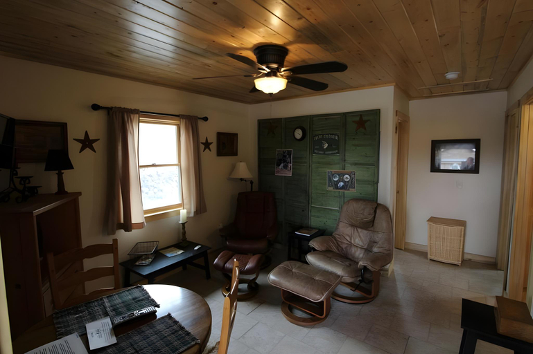 Others 3, The Historic Wapiti Lodge, Park
