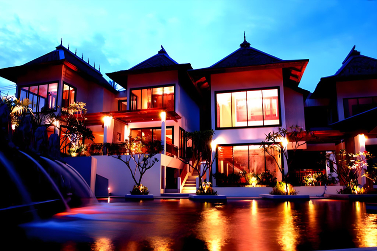 Exterior & Views
