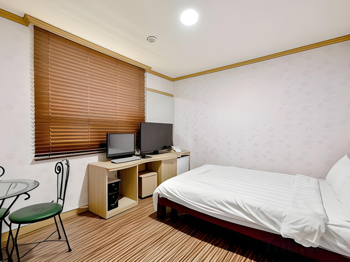 Bedroom 5, Andong Queen Motel (Old Andong Station Branch), Andong