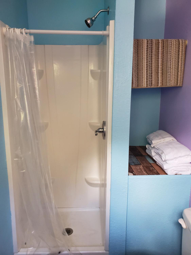 Bathroom 3, Yonegan Central Maui Getaways, Maui