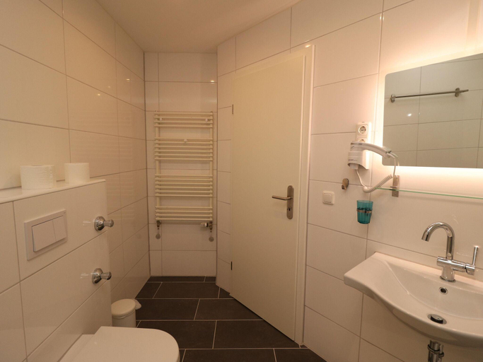 Bathroom 3, Apartment in Essen with Garden Terrace, Essen