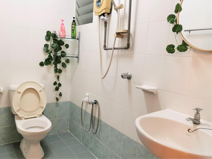 Bathroom 4, Embun Sky Cottage - Kota Bharu | WIFI |6 to 8 pax , Kota Bharu