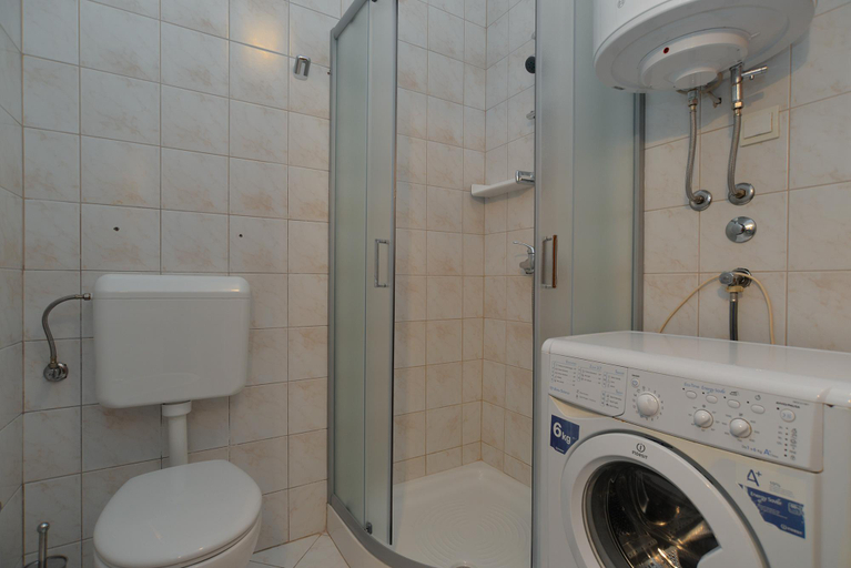 Bathroom 3, Apartment 2081, Pula