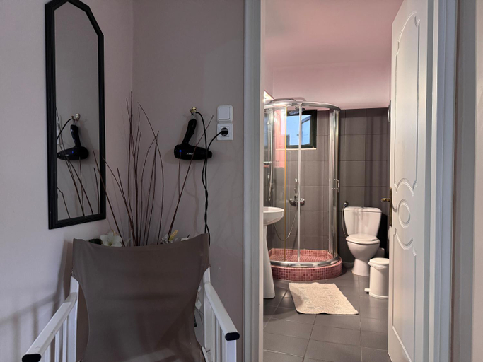 Bathroom 3, Mina Apartments, Attica