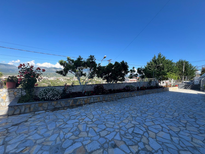 Others 4, Amazing familiar apartments and rooms, Sarandës