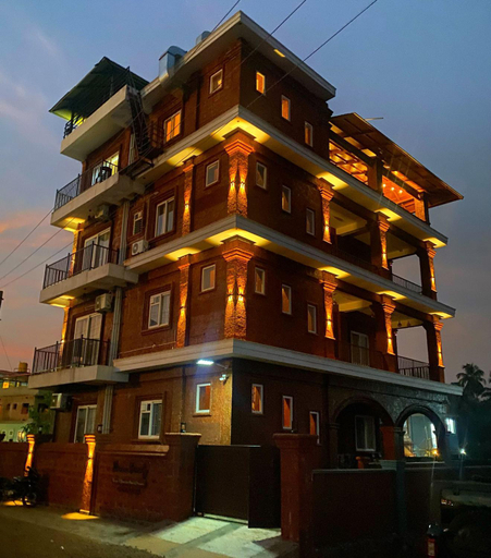 Exterior & Views