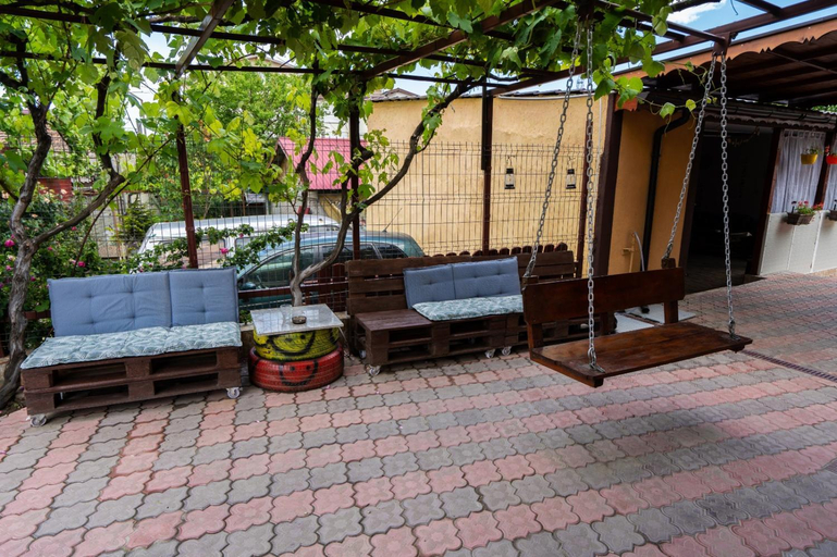Others 5, Casa Denis, Mangalia