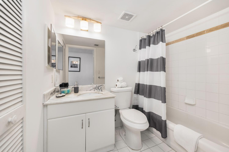 Bathroom 4, Brickell Apartments with Oceanview, Miami-Dade