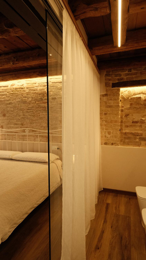 Others 4, Onda Marina B&B Superior, Udine