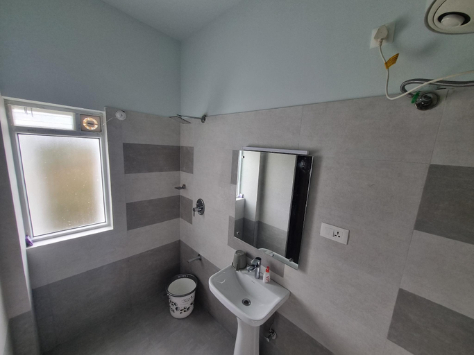 Bathroom, Bon Sejour Hill View Boutique Stay Ooty , The Nilgiris