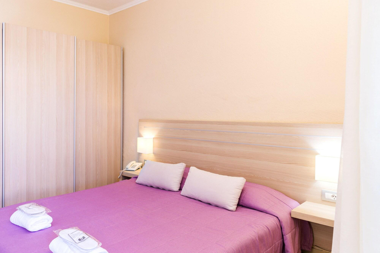 Bedroom 2, Terinikos Sunny Garden Hotel & Junior Suites, South Aegean