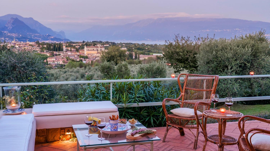 Facilities 3, VILLA DEL PRATO 8, Emma Villas, Brescia