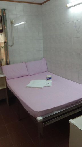 Bedroom 2, New Yan Yan Guest House reception 9th floor Flat E4 E6, Kowloon