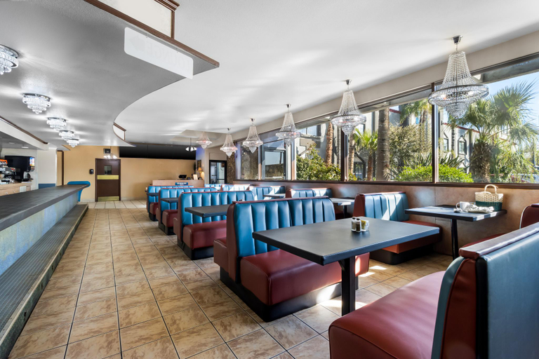 Food & Drinks 2, Hiltop Hotel, Kern