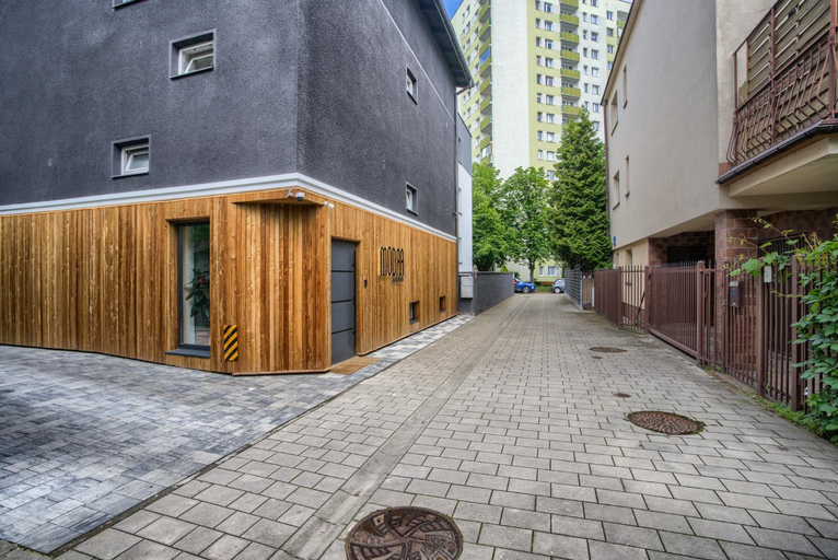 Exterior & Views
