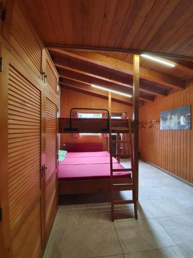 Others 4, Albergue "El Aguila", Huesca