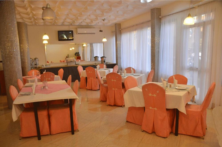 Food & Drinks, Hotel Palm Beach, Kadiogo