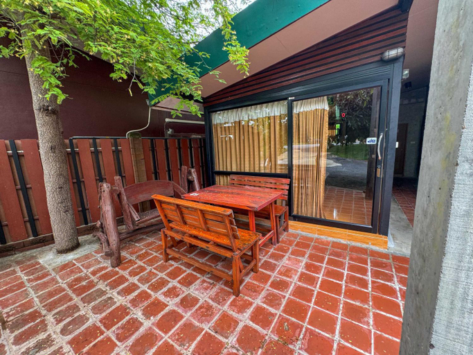 Public Area 2, Suree Garden Resort & Karaoke, Kamphaeng Saen
